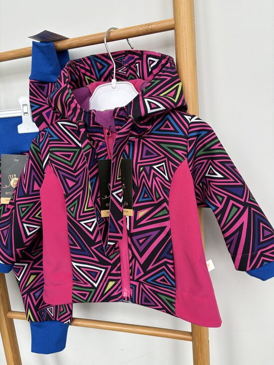 Jauns dizains. Softshell jaka meitenēm .74 -164.izm. PIEEJAMAS UZREIZ.