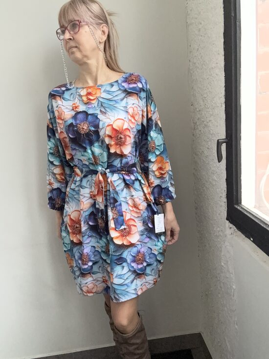 3D ziedi.Eleganta sieviešu kleita ar kabatām.Oversize.132 cm.