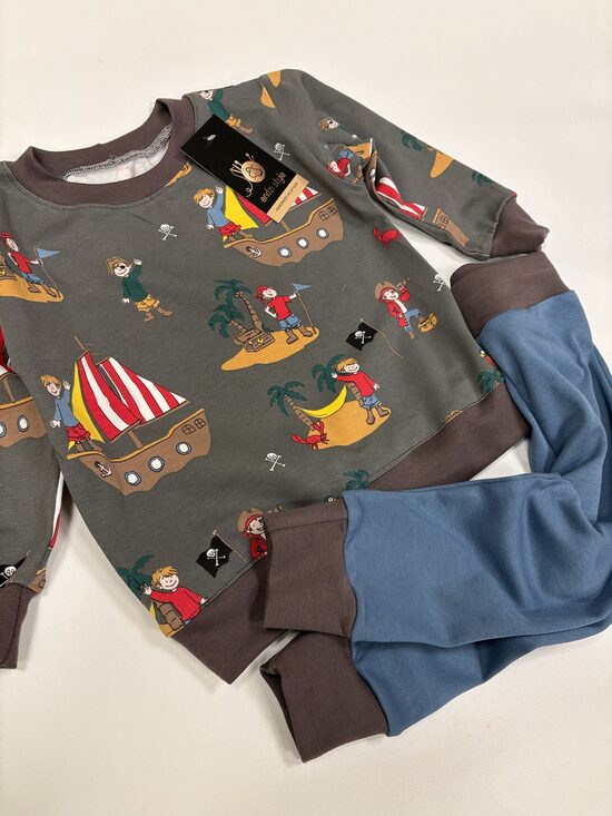 Kokvilnas trikotāžas džemperis un legingi zēniem. 92.,98.izm.