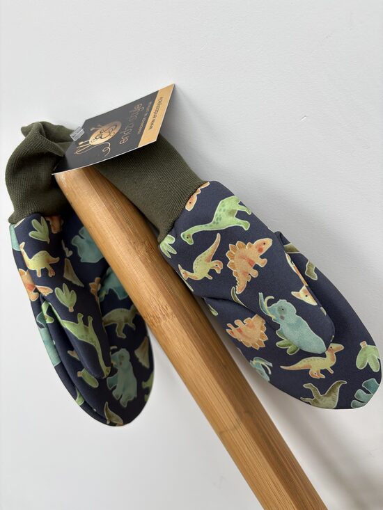 Bērnu softshell cimdi zaļos toņos.Dinozauriņi.