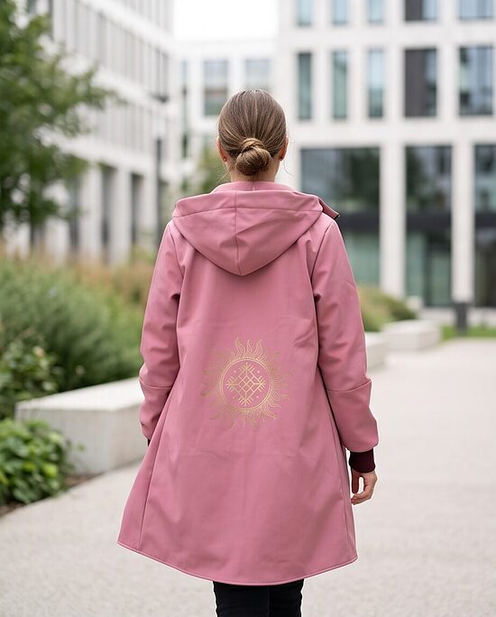 Rozā sieviešu softshell jaka ar pagarinātu aizmuguri.,, Saule-laime..M/L