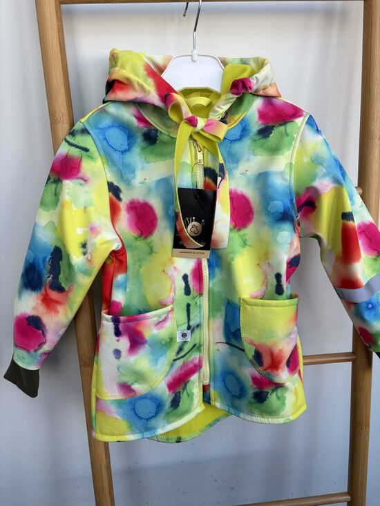 Softshell virsjaka meitenēm. Starpsezonu virsjaka.