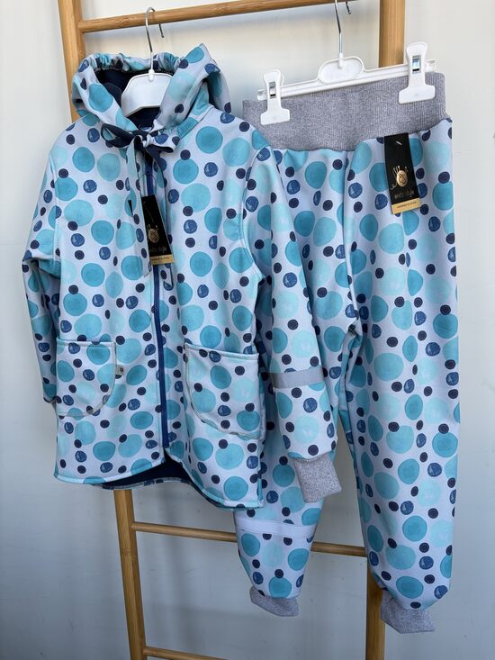 Starpsezonu virsjaka no softshell.Meiteņu virsjaka.Rozā vai zili aplīši.