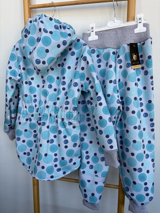 Bērnu softshell jaka. Zilie aplīši.Softhsell bikses.