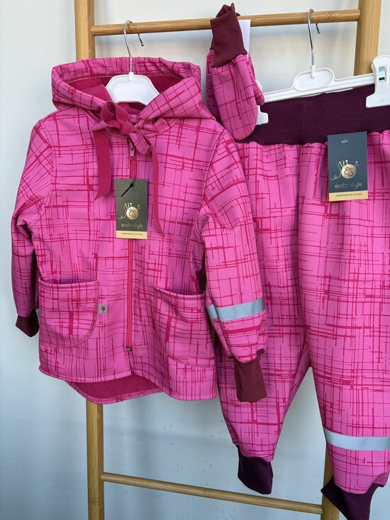 Meiteņu virsjaka no softhshell. Rozā strīpiņas.Softshell bikses.Softshell mētelis.