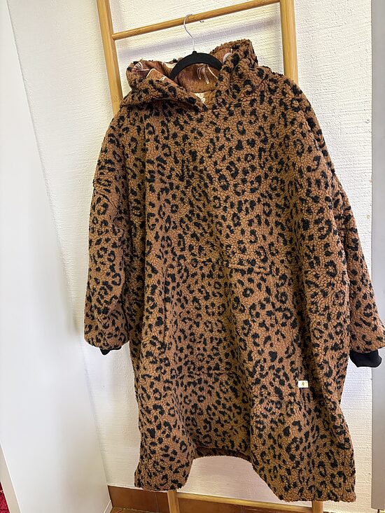 Leopards . Divpusējs biezs hūdijs sievietēm.