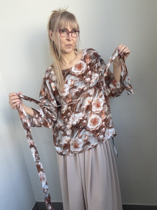 Burvīga sieviešu blūze  VAI svārki .Oversize.,,Pērlīte,,