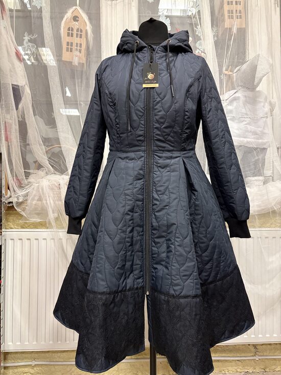 Tumši zils sieviešu mētelis ar mežģīni. Starpsezonu mētelis. M.,L.XL.izm.