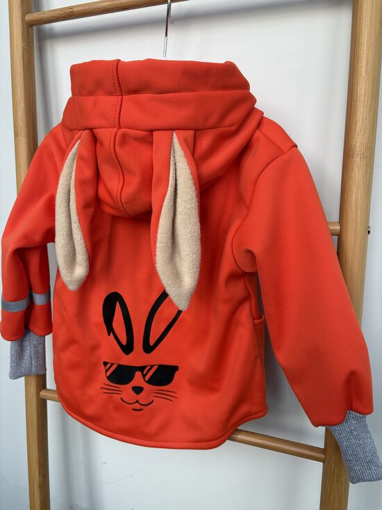 Sporta softshell auduma jaka. Zaķis. Bēšīgas ausis.80-158.izm.