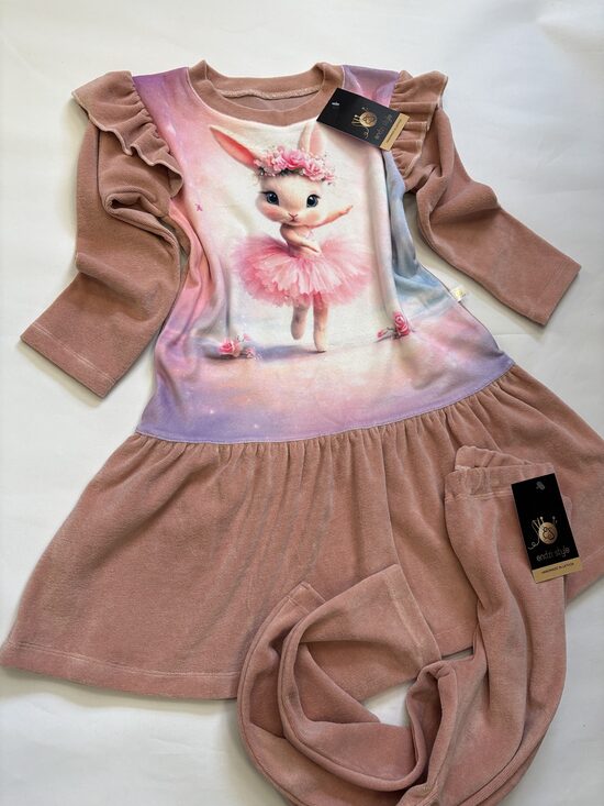 Pūderrozā samtak auduma kleita .Zaķītis balerīna. Legingi ,116.,122.izm.