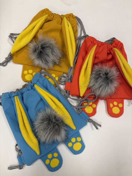 Mugursoma zaķis orandžā,dzeltenā,zilā  tonī,Softhsell  soma. 30/28.cm.