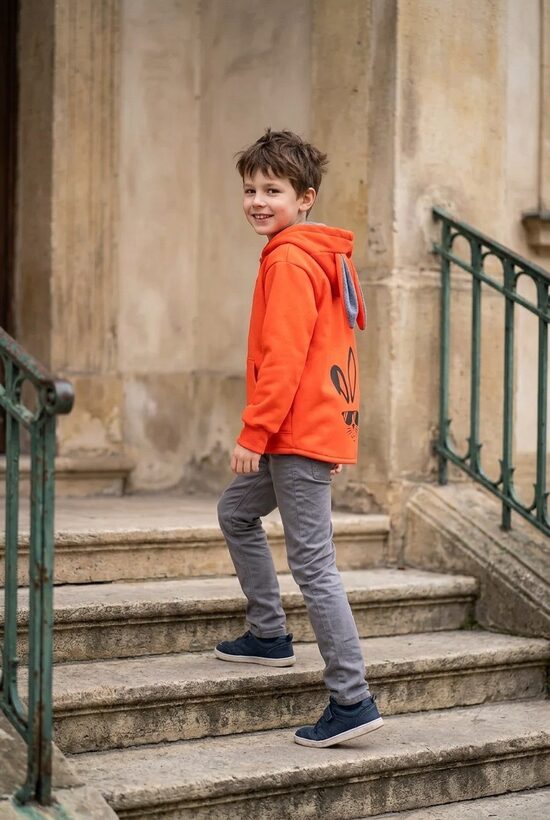 Orandža sporta softshell jaka ar pelēkām ausīm. Zaķis. 