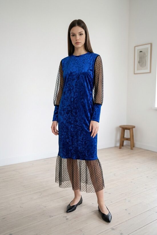 Samta auduma kleita rudzupuķu zilā. Melns pumpiņ tills.38/M izm.