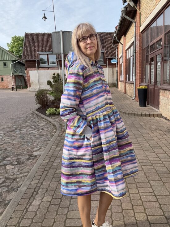 Varavīksne.Sieviešu softshell mētelis ar volānu.36-44.izm.