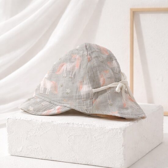 Vasaras cepure bērniem no muslīna auduma.