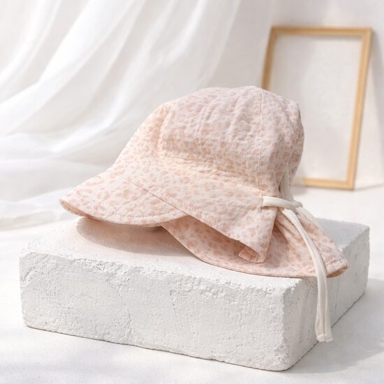 Bērnu vasaras cepure no muslīna auduma.