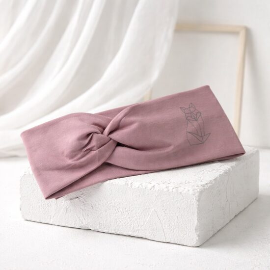 Pūderrozā ausaine meitenēm. Tumsā atstarojoša lapsa.