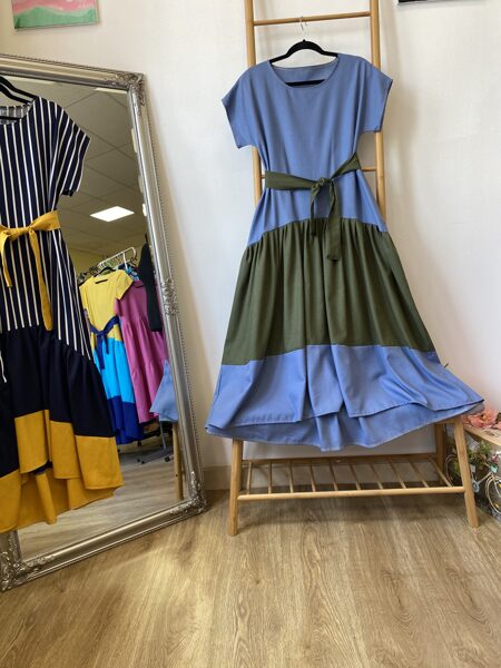 Lina kleita. nr 5. 40/42 izm.