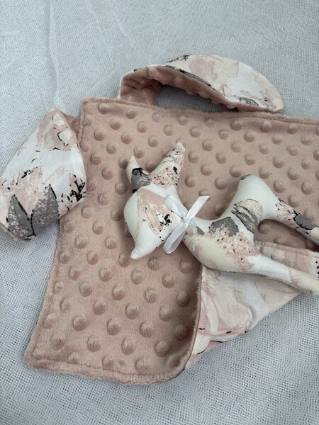 Mīļlupatiņa un rotaļlieta. Dāvana raudzībās.