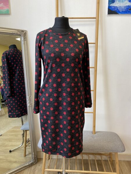 Melna ar sarkanu, sieviešu džemperkleita ar kabatām. 40/42 izm.