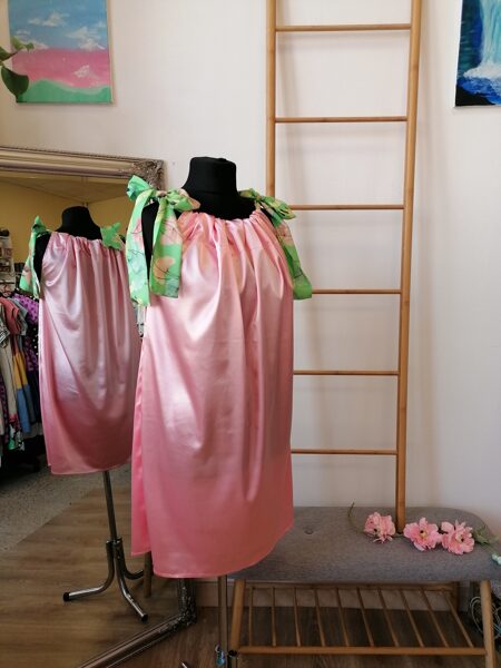 Laša rozā tonī satīna auduma kleita ar lencēm.Oversize.