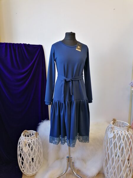 Zila sieviešu kleita ar volānu, josta, mežģīni. 38/40 izm.