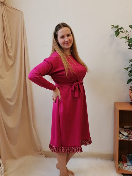 Fuksija tonī kleita ar kimono rokām. 42/44 izm.
