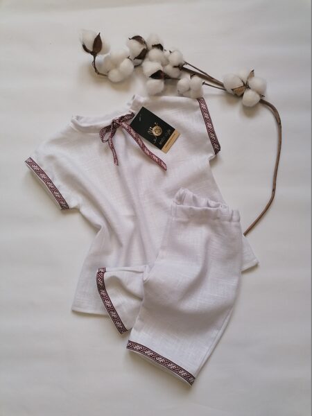 Balts lina krekls ar lina šortiem, bordo lenti.62-128.izm.