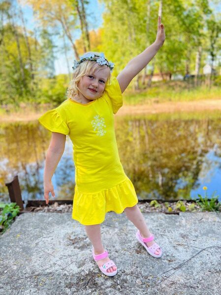 Dzeltena kokvilnas trikotāžas kleita meitenēm. Sauleskoks. 