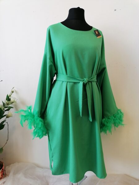 Zaļa kleita ar spalviņu, kabatas.Oversize.