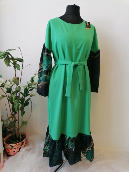 Zaļa kleita ar marmora' ,šifona volāniem. 40/42.izm.
