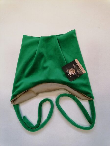 Zaļa cepure ar saitēm.Tuneļšalle. 38-56.cm.
