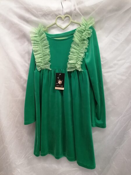 Zaļa samta auduma kleita ar tillu.110,116,146.izm.
