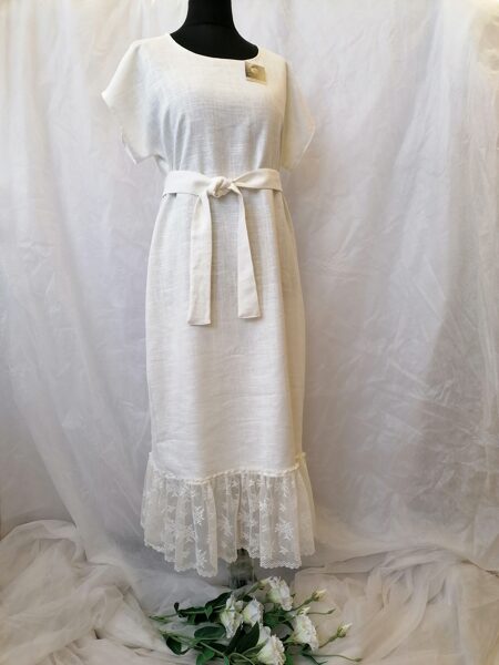 Piena baltā tonī lina kleita ar mežģīni.34-50.izm.